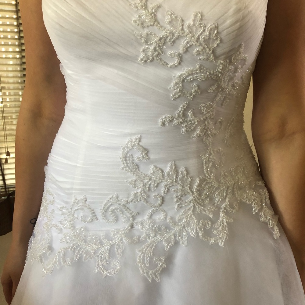 Bridal Gown - Picture 4 of 8